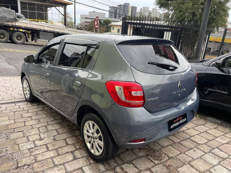 RENAULT - SANDERO - 2017/2018 - Cinza - R$ 41.900,00