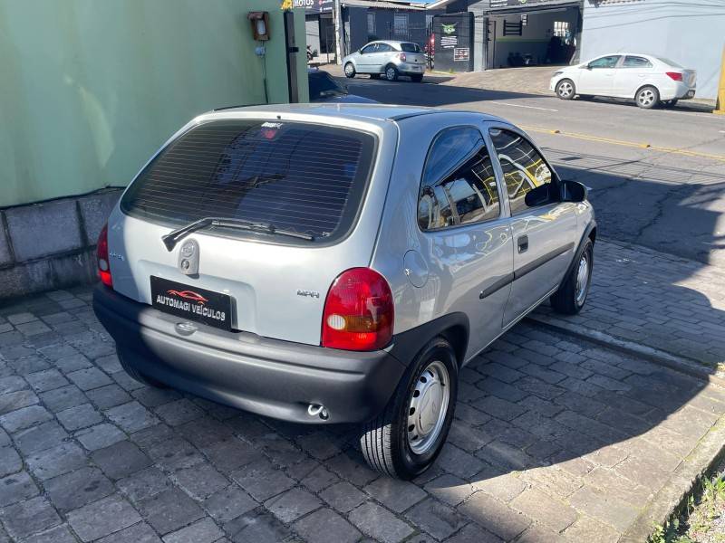 CHEVROLET - CORSA - 1998/1998 - Prata - R$ 18.900,00
