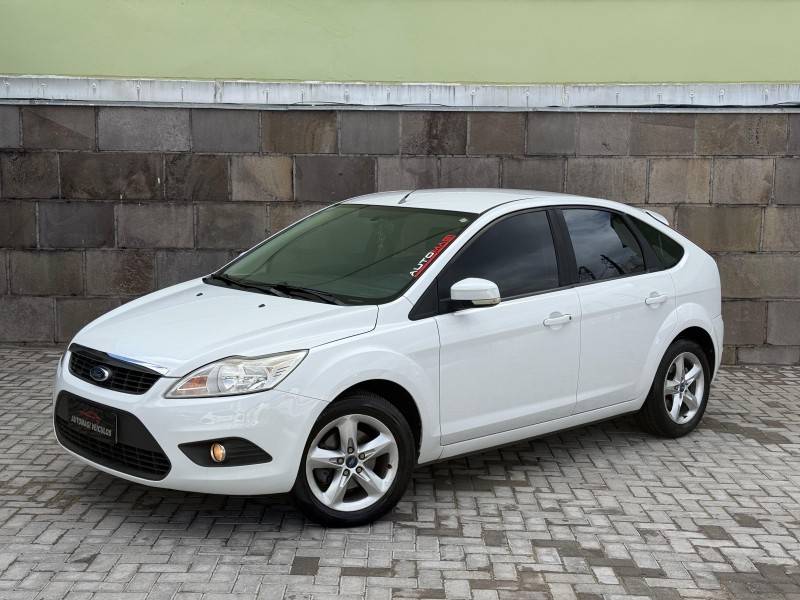 FORD - FOCUS - 2012/2013 - Branca - R$ 46.900,00