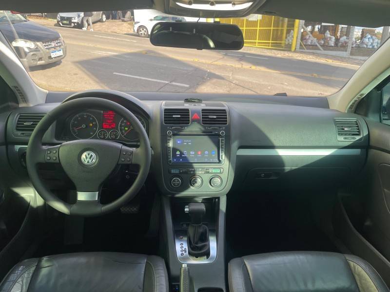 VOLKSWAGEN - JETTA - 2008/2009 - Preta - R$ 45.900,00