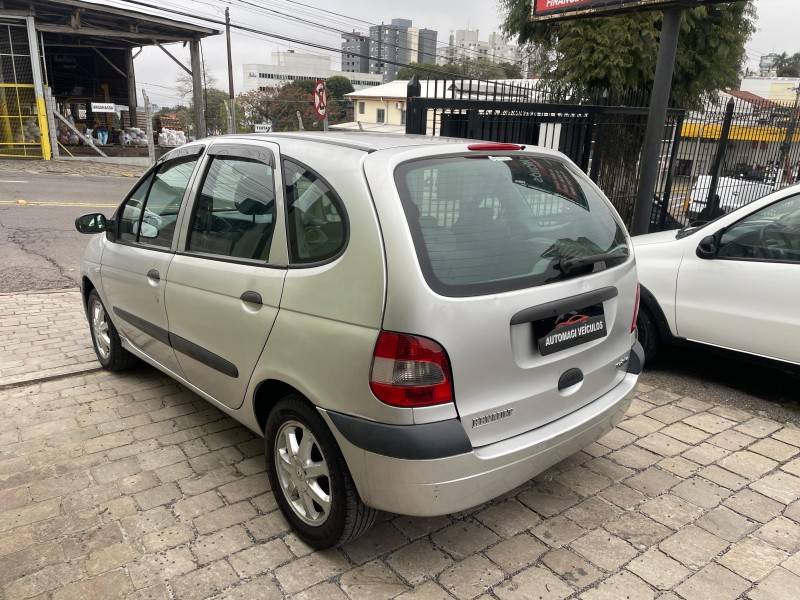 RENAULT - SCÉNIC - 2011/2011 - Prata - R$ 26.900,00